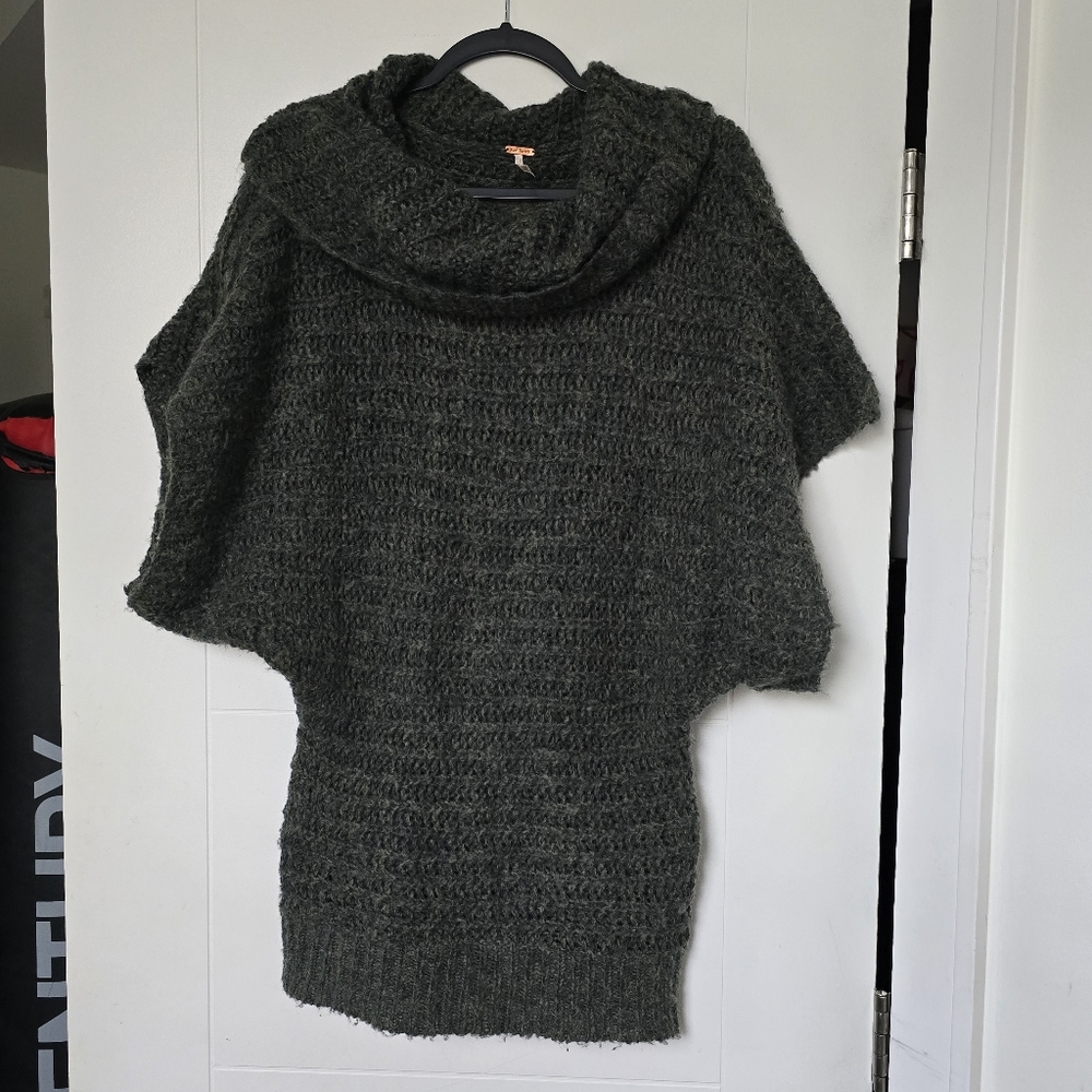Free People Chunky Knit Dropped Shoulder Sweater size M